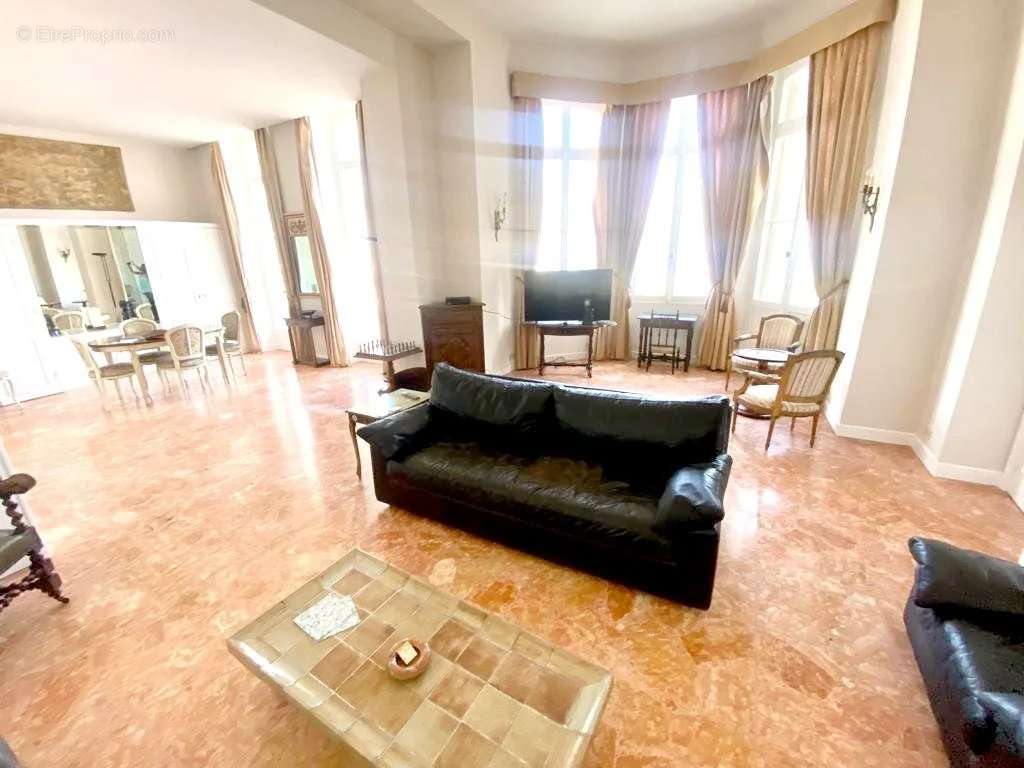 Appartement à VALLAURIS