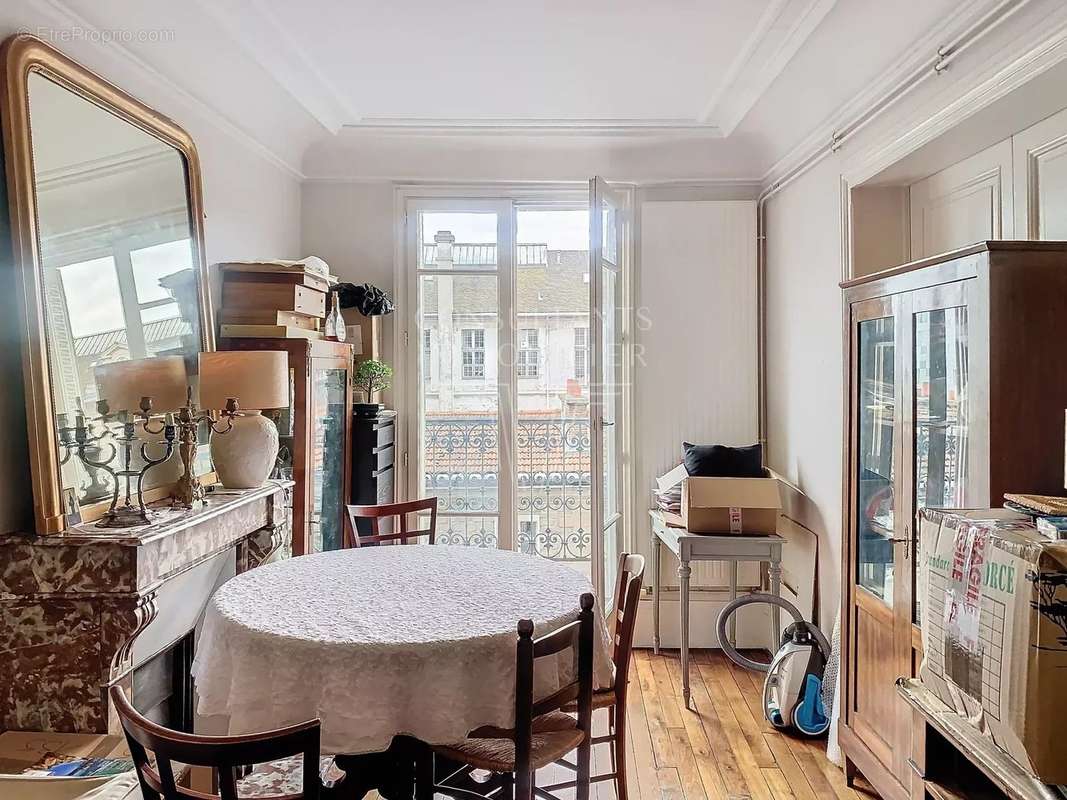 Appartement à PARIS-7E