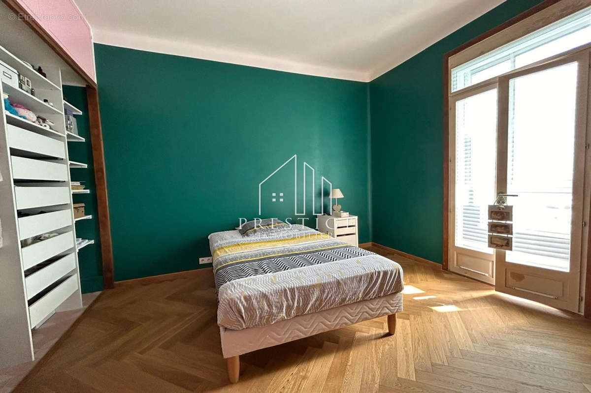 Appartement à MARSEILLE-4E