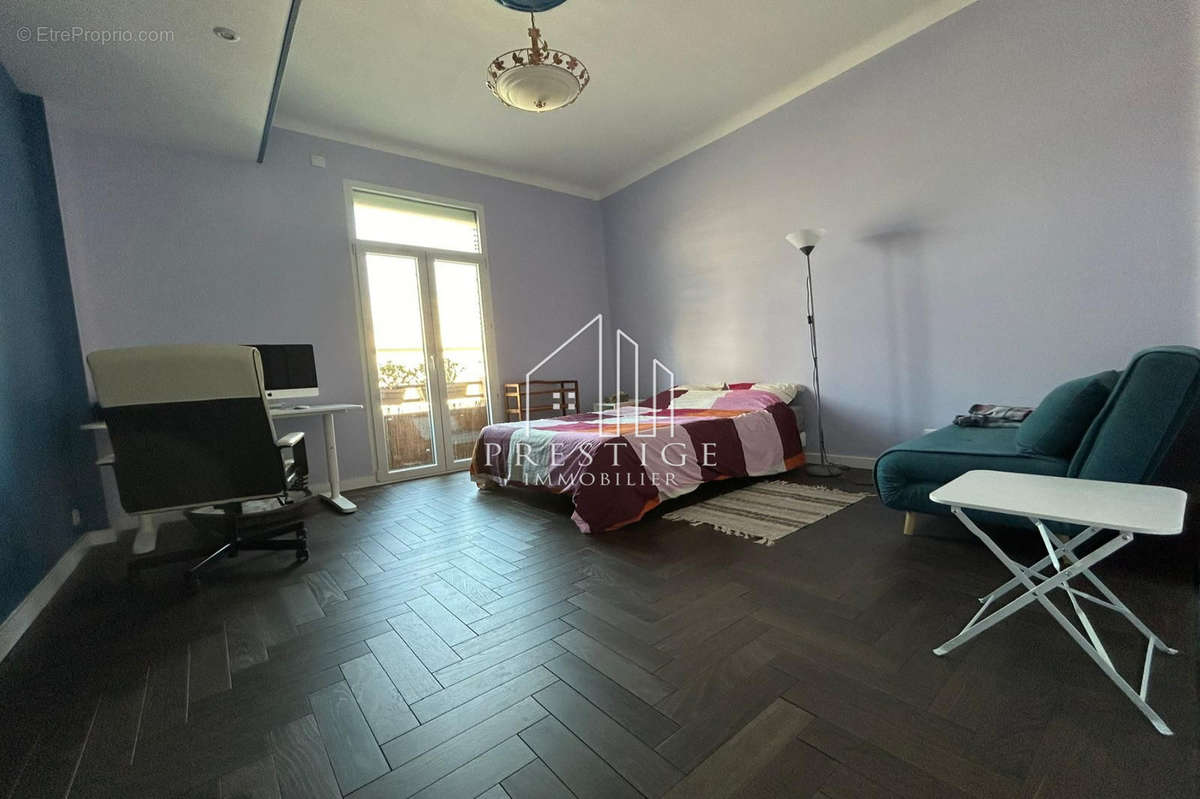 Appartement à MARSEILLE-4E