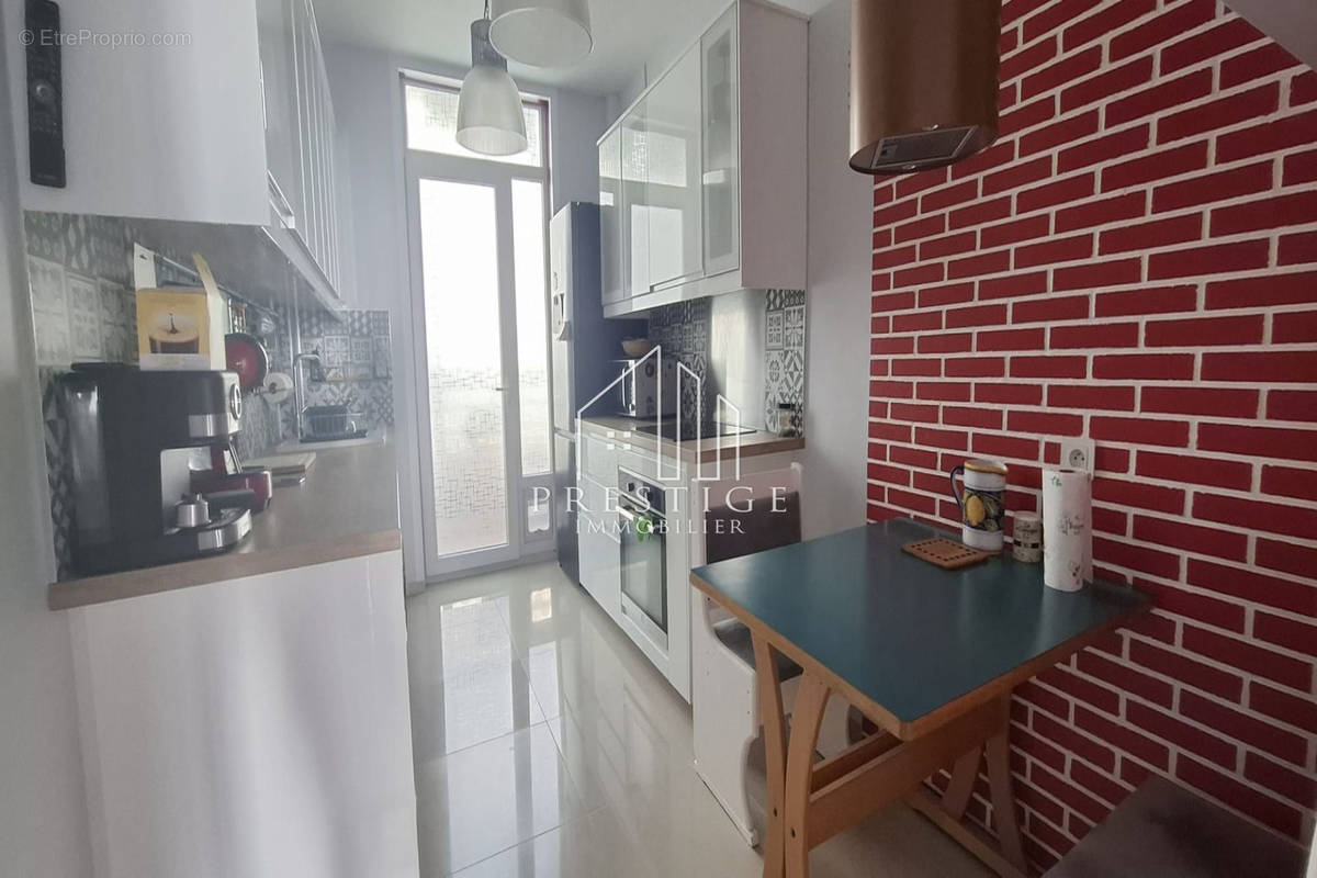 Appartement à MARSEILLE-4E