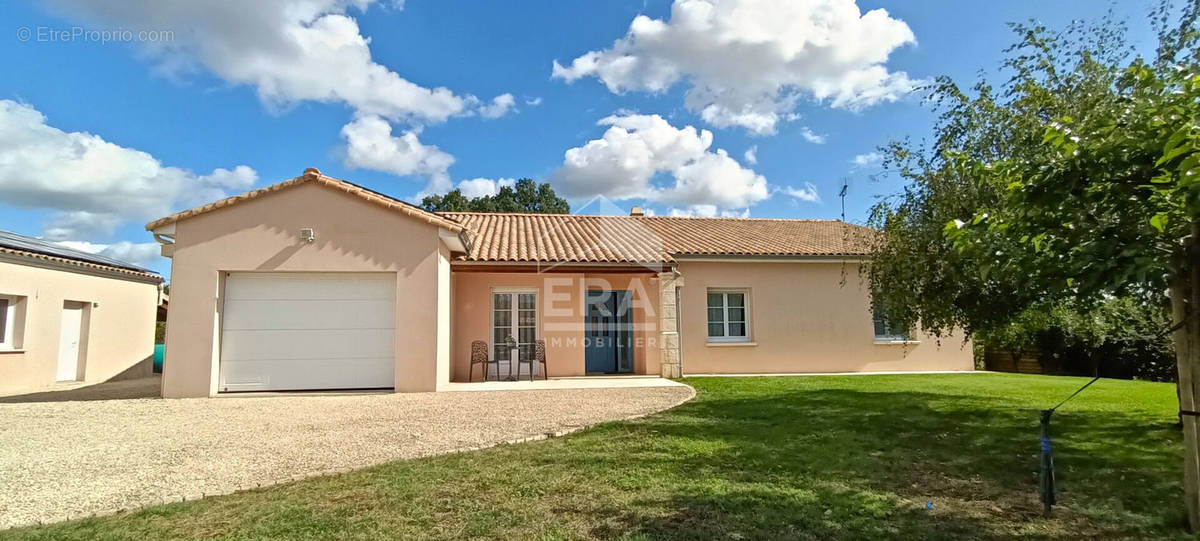 Maison à FAYE-SUR-ARDIN