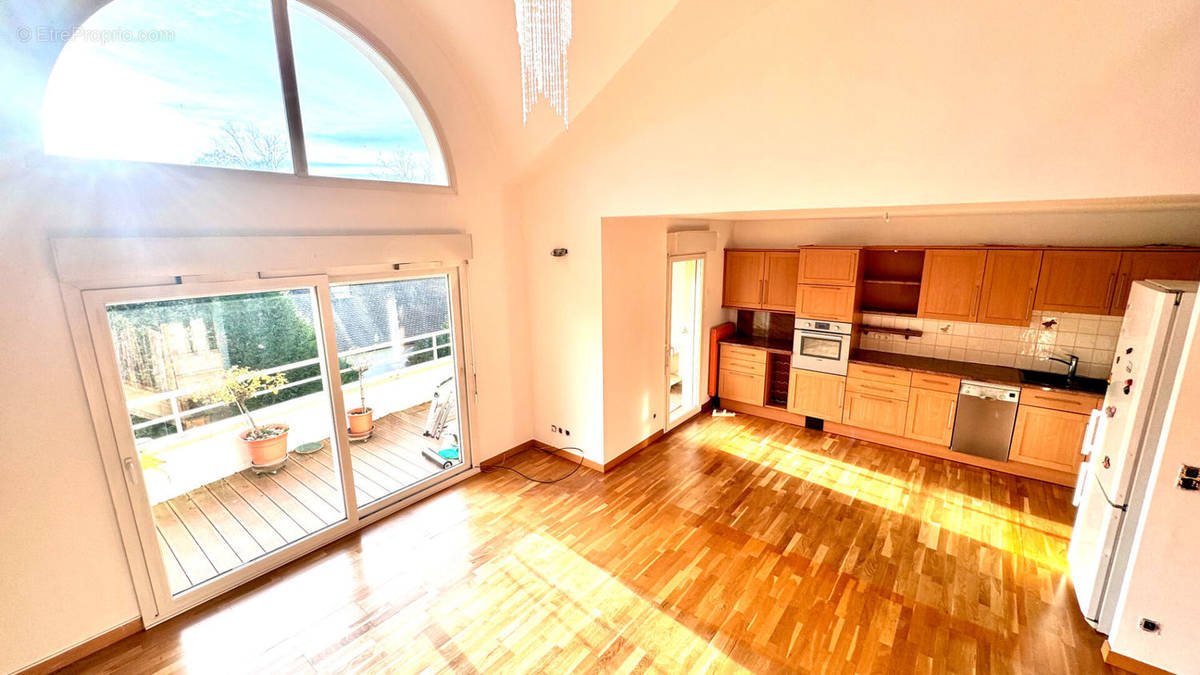 Appartement à COLLONGES-SOUS-SALEVE