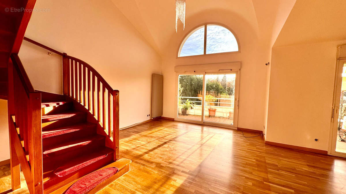 Appartement à COLLONGES-SOUS-SALEVE