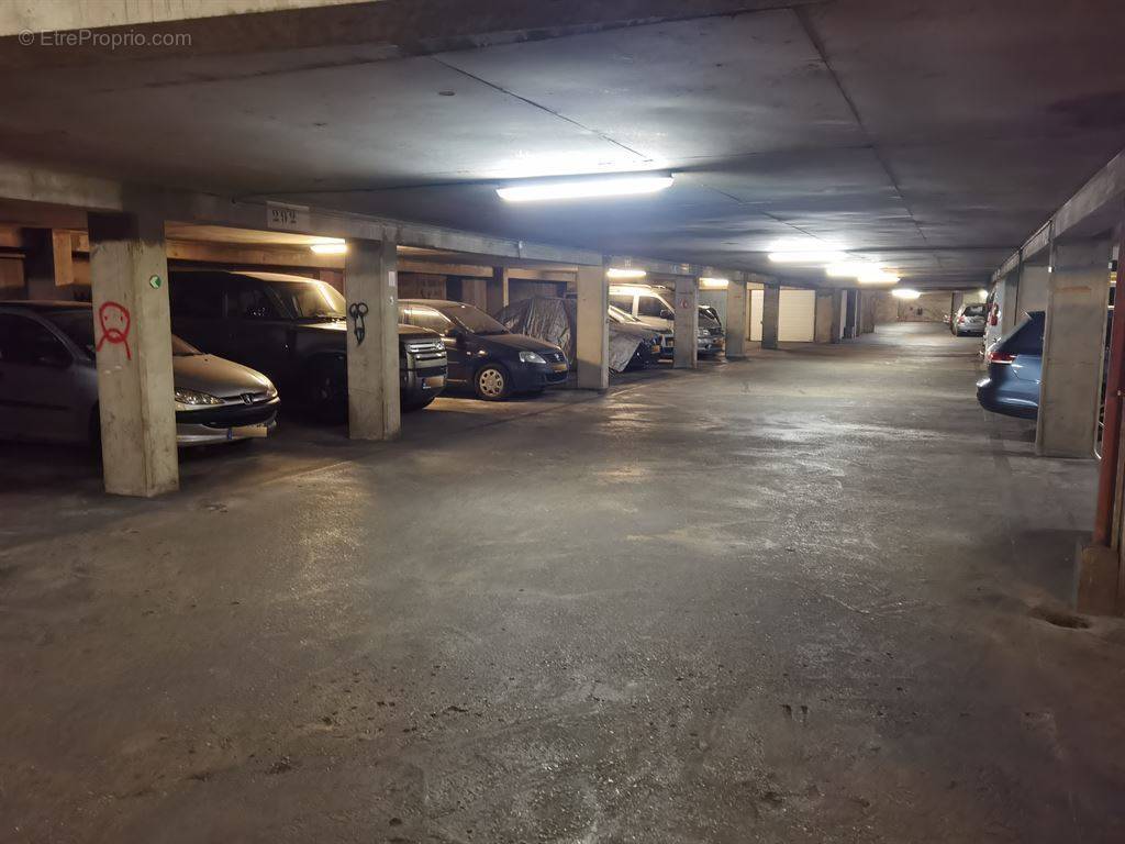 Parking à PARIS-19E