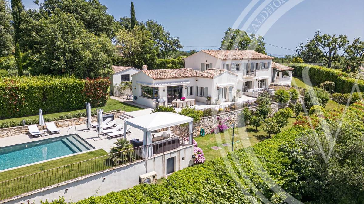 Maison à CHATEAUNEUF-GRASSE