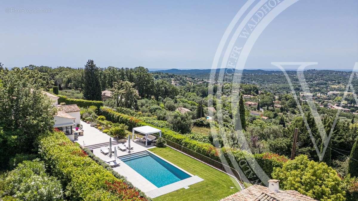 Maison à CHATEAUNEUF-GRASSE