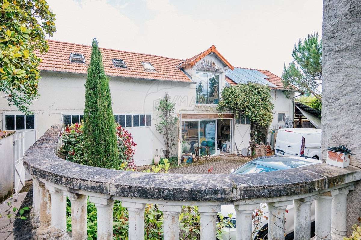 Maison à CREUZIER-LE-VIEUX