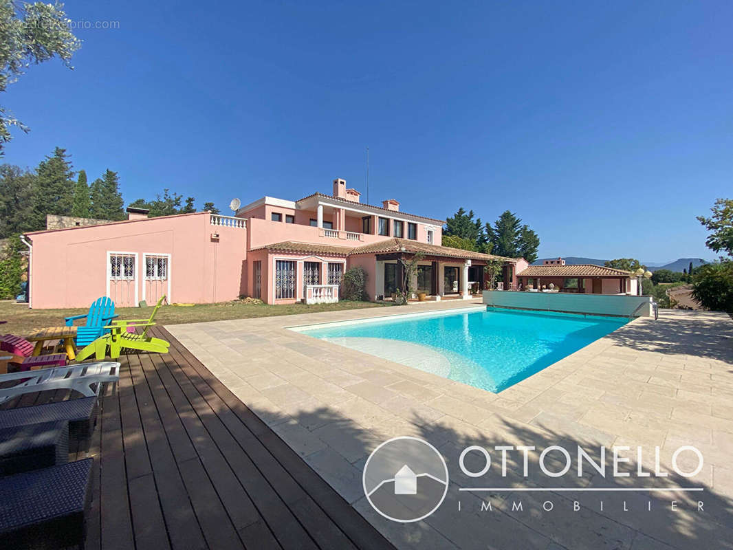 Maison à ROQUEBRUNE-SUR-ARGENS