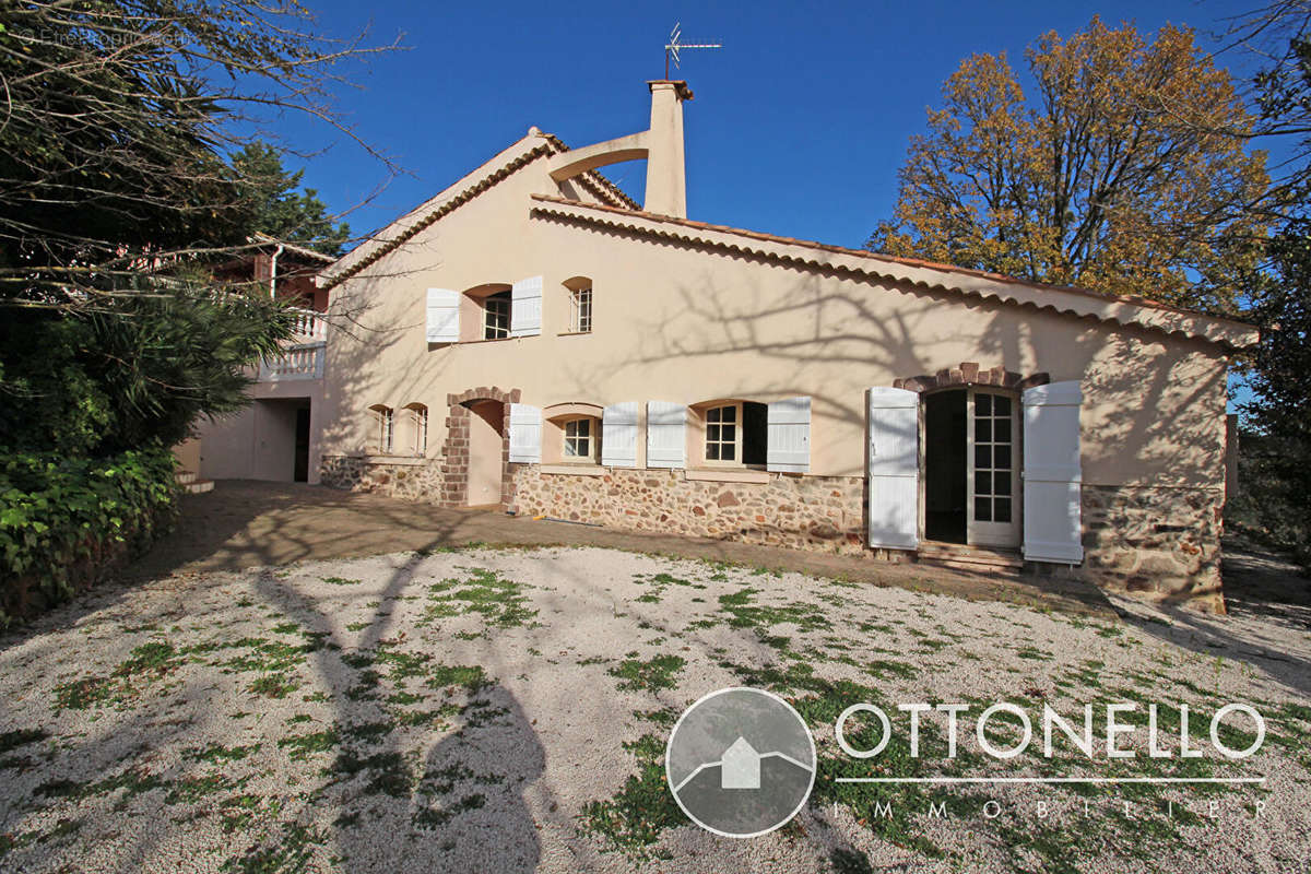 Maison à ROQUEBRUNE-SUR-ARGENS