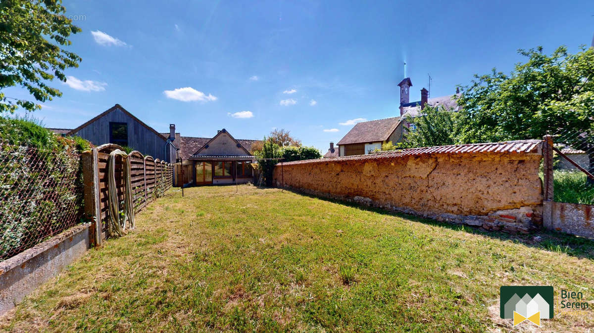 Maison à FONTAINE-LA-GUYON