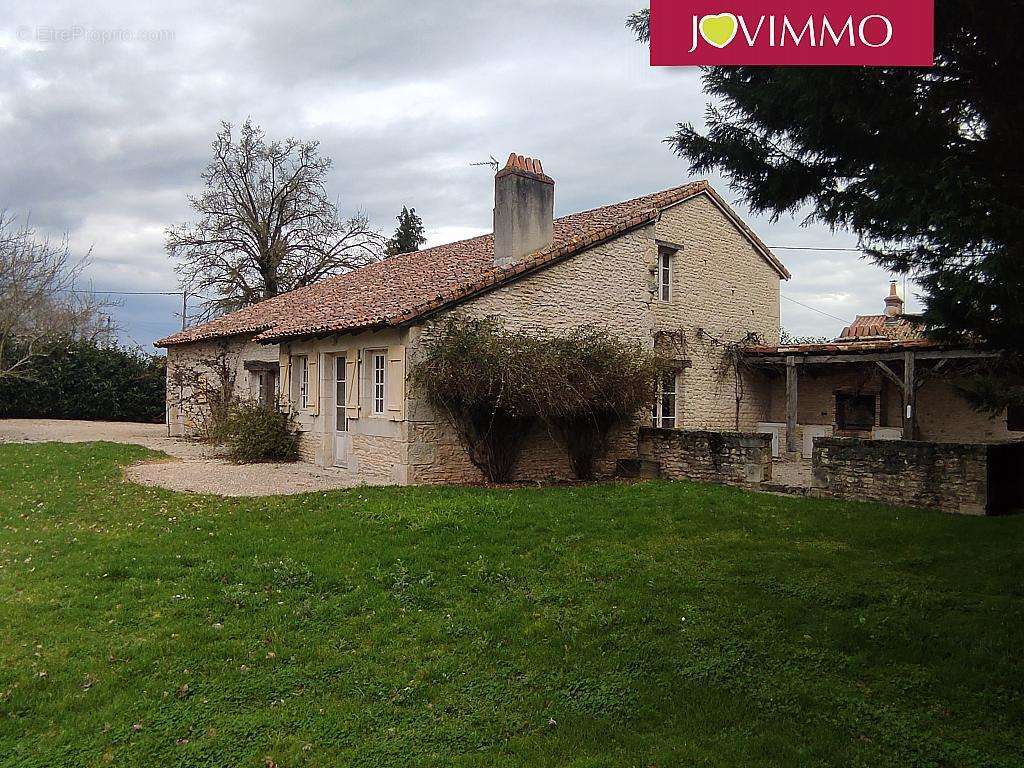 Maison à USSON-DU-POITOU