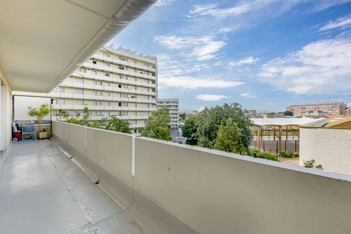 Appartement à LA COURNEUVE