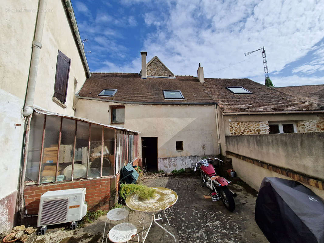 Appartement à MAGNY-LES-HAMEAUX