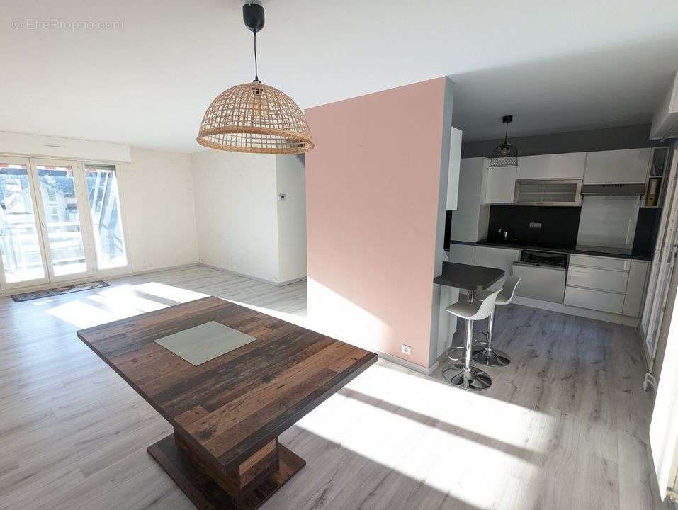 Appartement à CHALLES-LES-EAUX