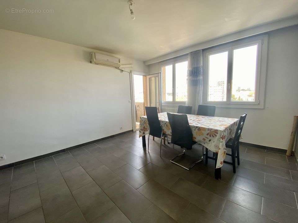 Appartement à MARSEILLE-3E