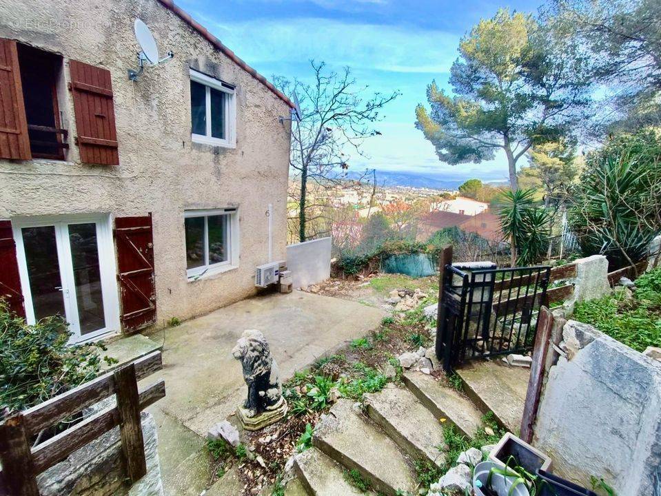 Maison-Appartement-T3-Extérieur-Terrasse-clairimmo-13011 - Maison à MARSEILLE-11E