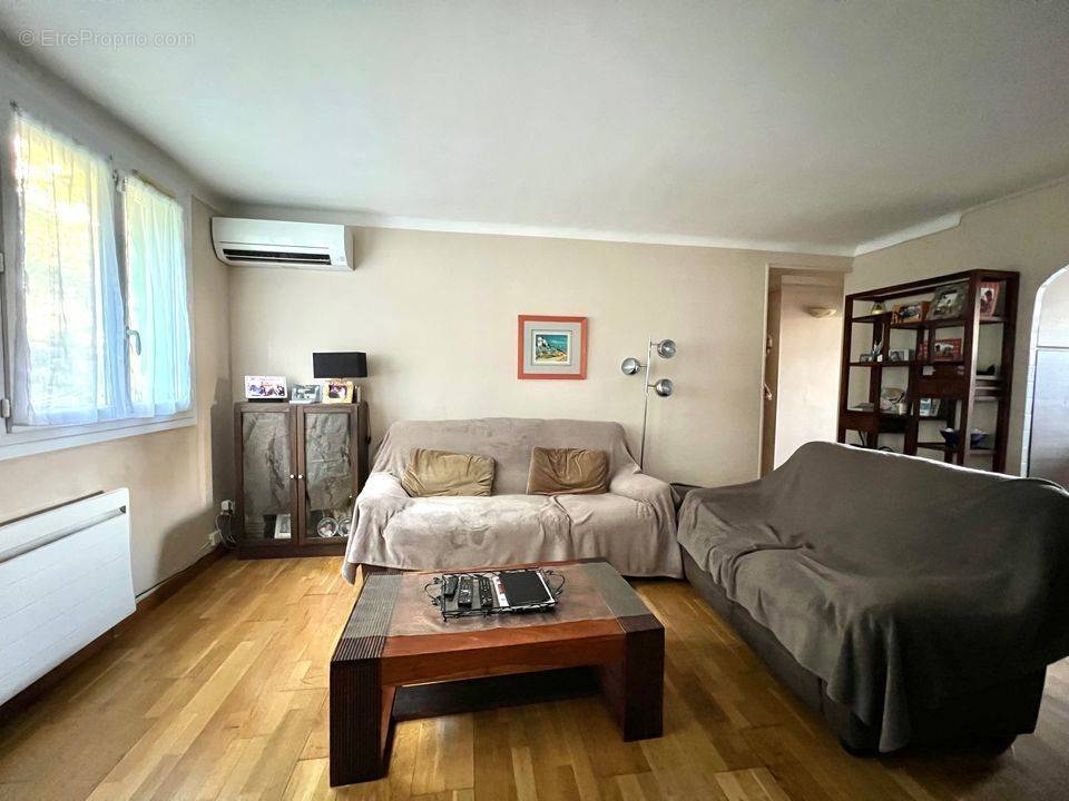 Appartement à MARSEILLE-4E