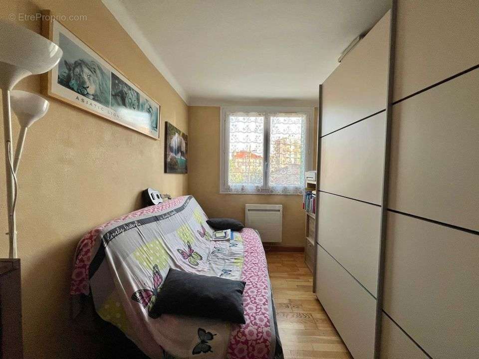 Appartement à MARSEILLE-4E