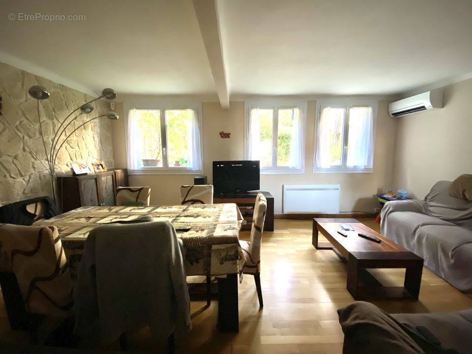 Appartement à MARSEILLE-4E