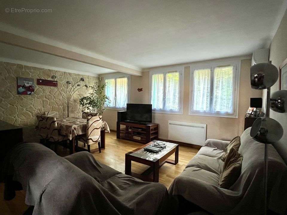 Appartement à MARSEILLE-4E