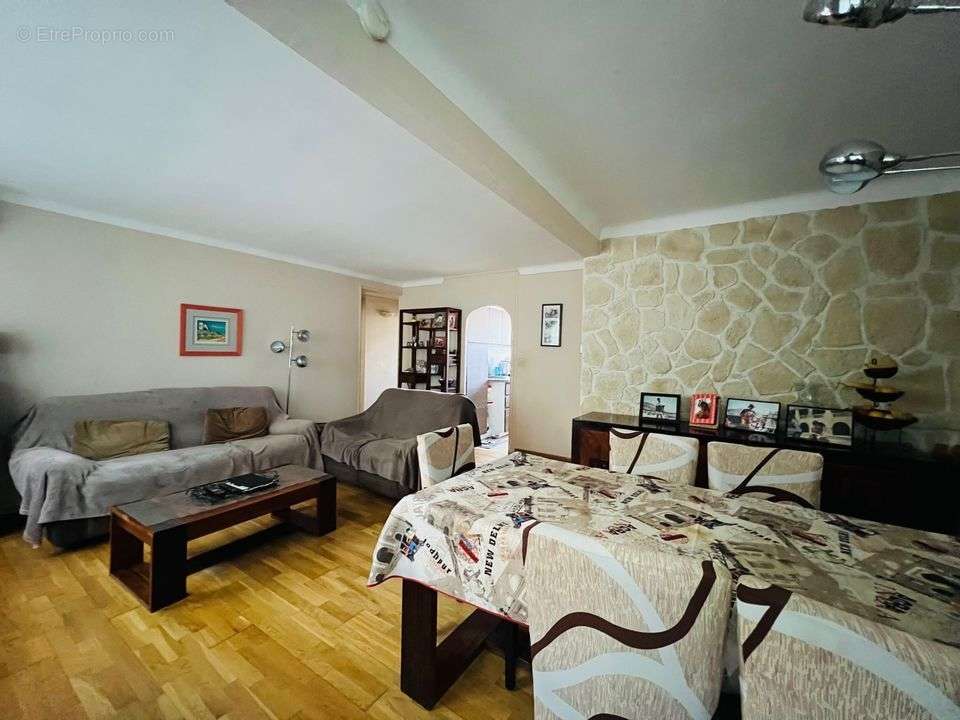 Appartement à MARSEILLE-4E