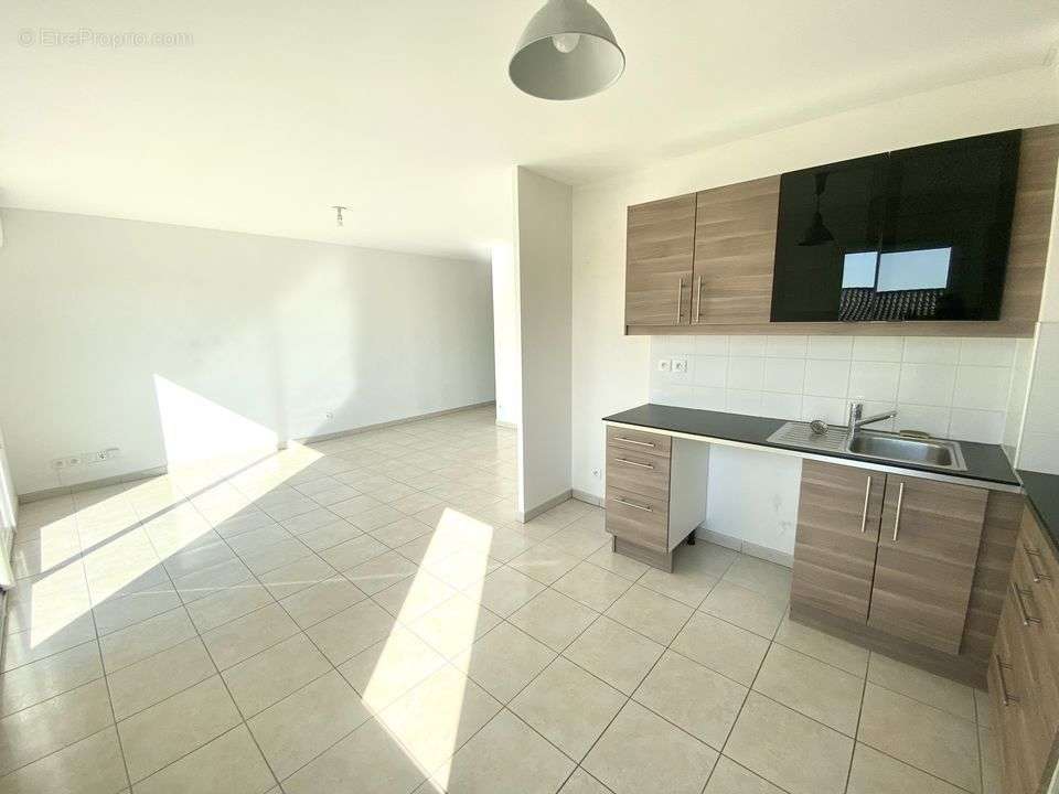 T3/TERRASSE/GARAGE DOUBLE/ CHATEAU GOMBERT - Appartement à MARSEILLE-13E