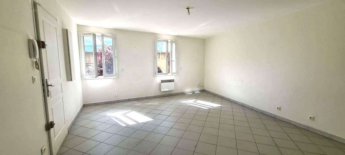 CUGES LES PINS-APPARTEMENT T3-A VENDRE-CALME-PROXIMITE ECOLES - Appartement à CUGES-LES-PINS