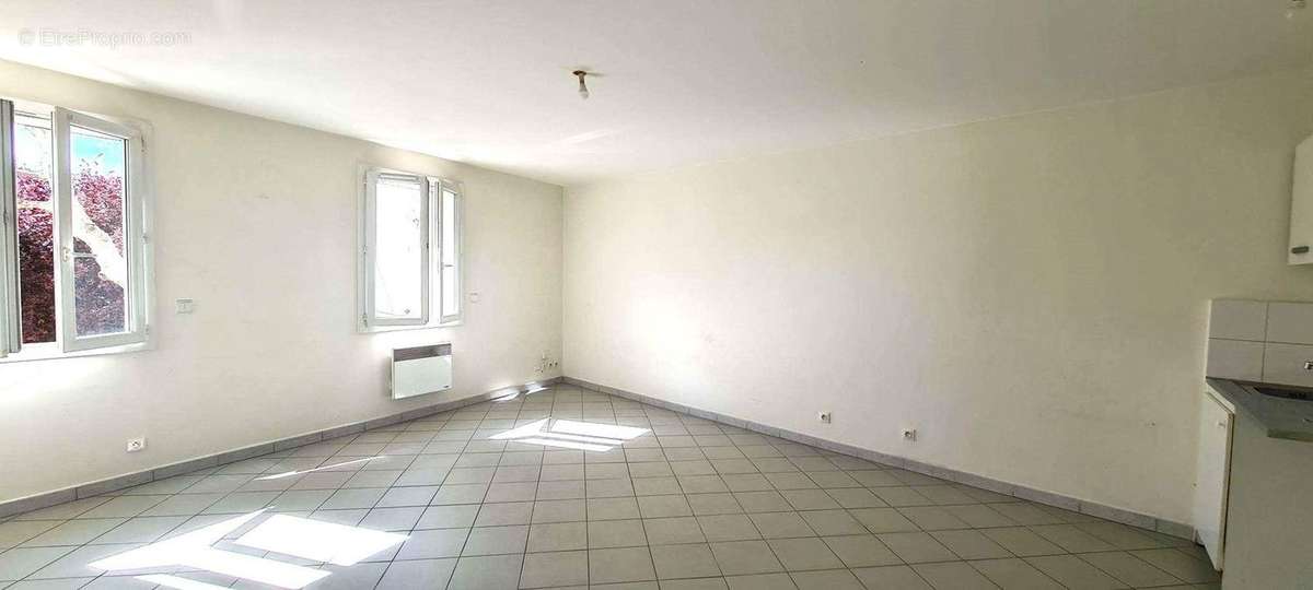 CUGES LES PINS-APPARTEMENT T3-A VENDRE-CALME-PROXIMITE ECOLES - Appartement à CUGES-LES-PINS