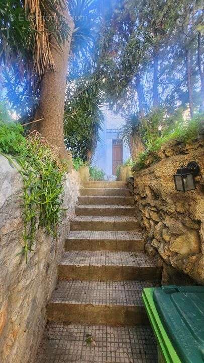 TOULON LAGUILLON - villa T4 - jardin et Terrasse - au calme - - Maison à TOULON