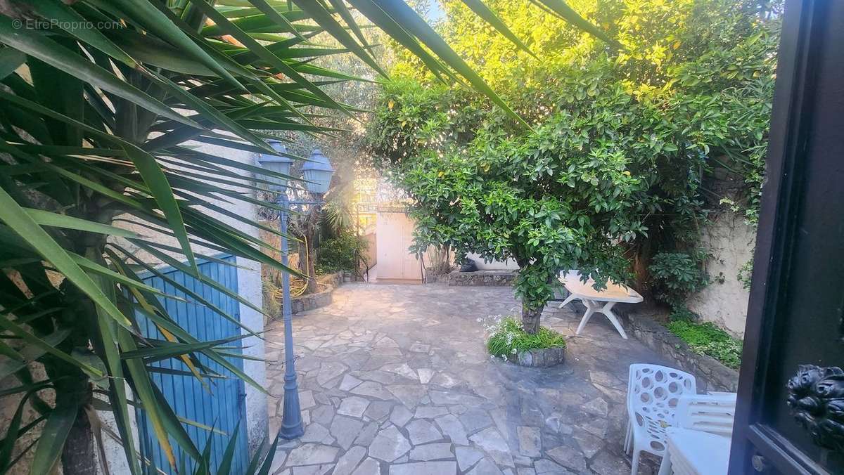 TOULON LAGUILLON - villa T4 - jardin et Terrasse - au calme - - Maison à TOULON