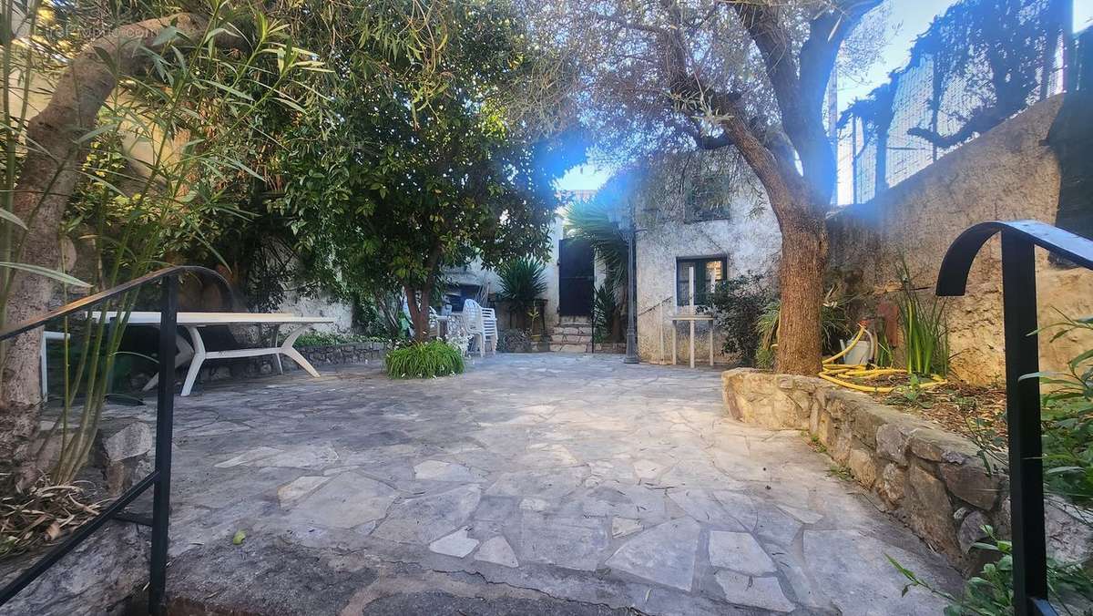 TOULON LAGUILLON - villa T4 - jardin et Terrasse - au calme - - Maison à TOULON