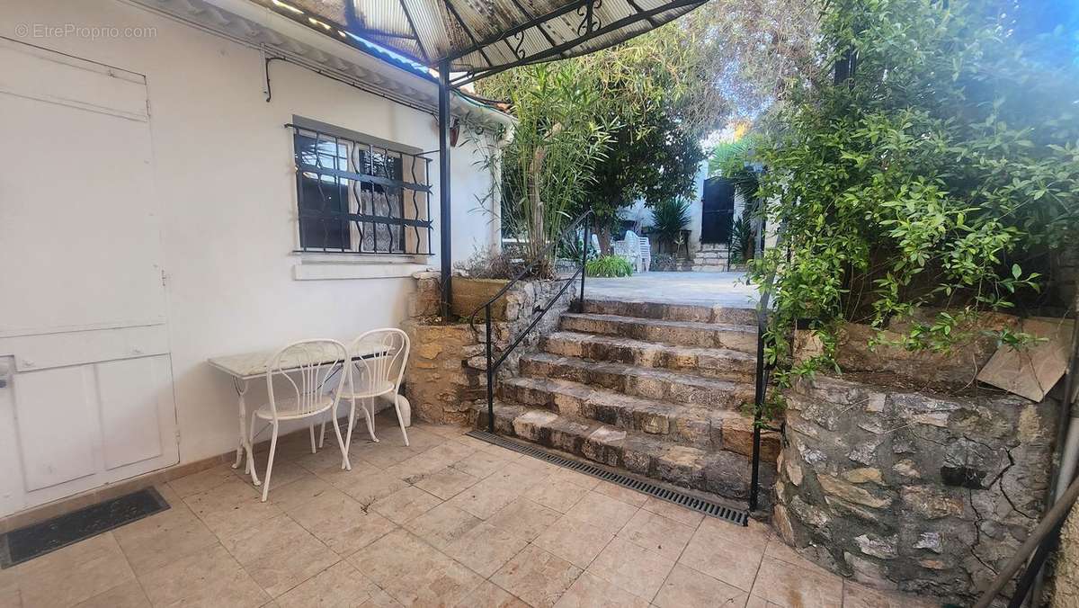 TOULON LAGUILLON - villa T4 - jardin et Terrasse - au calme - - Maison à TOULON