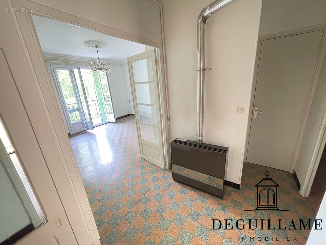 Appartement à MARSEILLE-4E