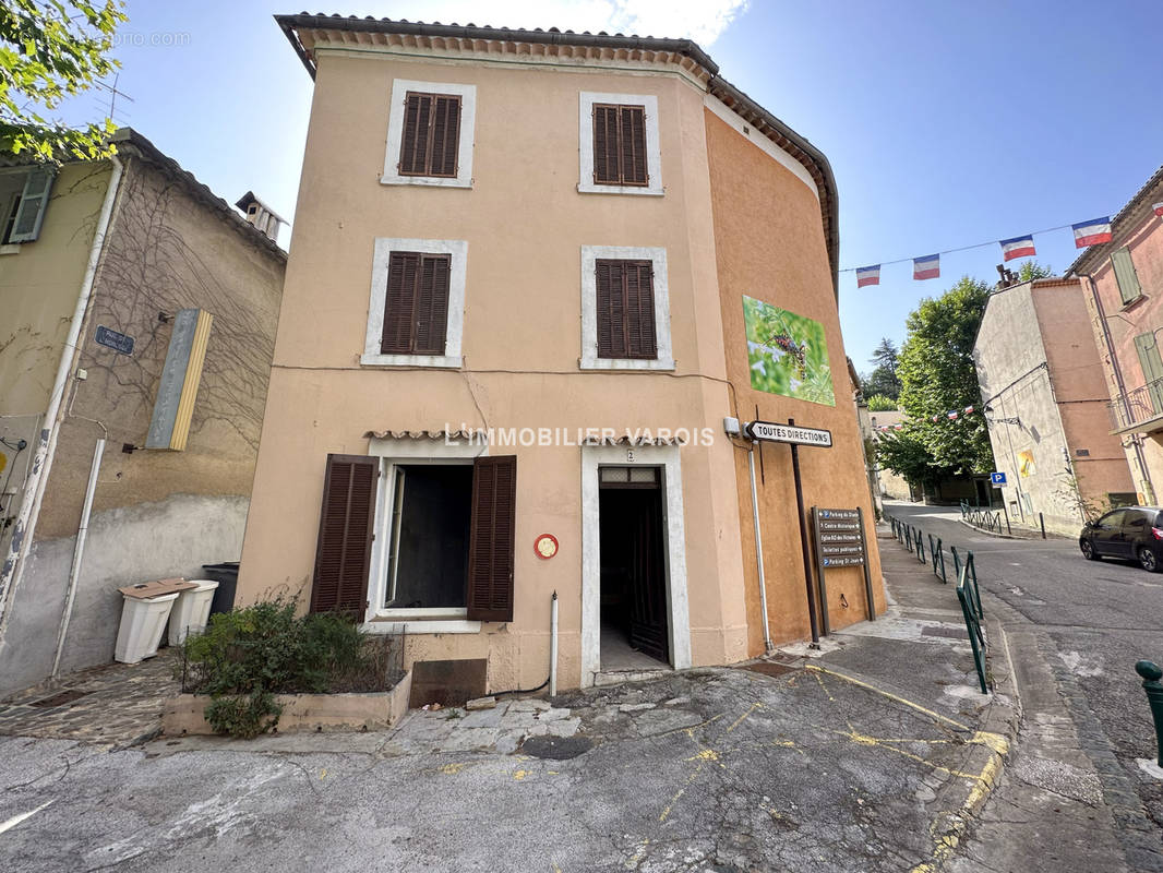 Appartement à COLLOBRIERES