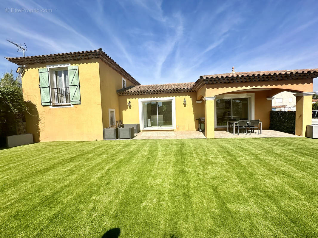 Maison à PUGET-SUR-ARGENS