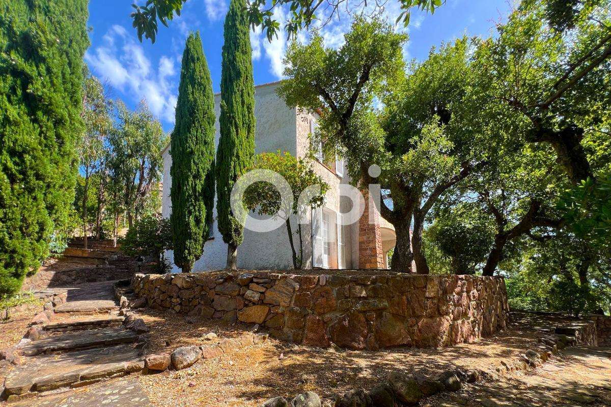 Maison à LES ADRETS-DE-L&#039;ESTEREL