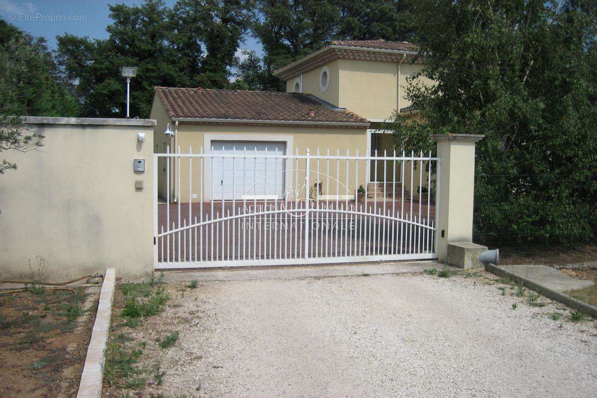 Maison à SAINT-MARTIN-DE-CRAU