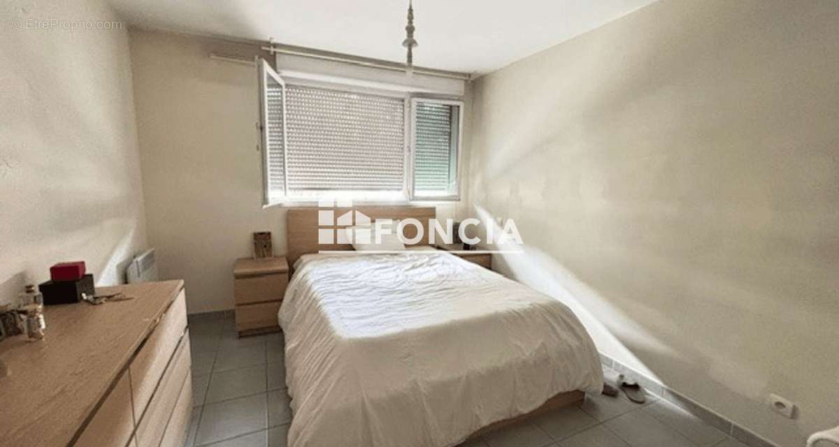 Appartement à MARSEILLE-4E