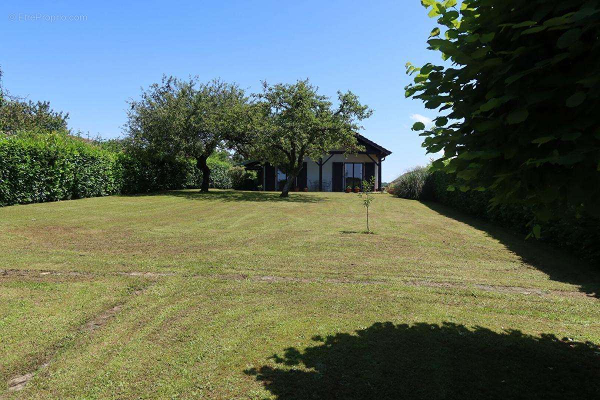 Maison à MISEREY-SALINES