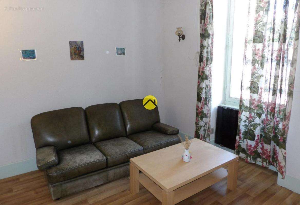 Appartement à NERIS-LES-BAINS