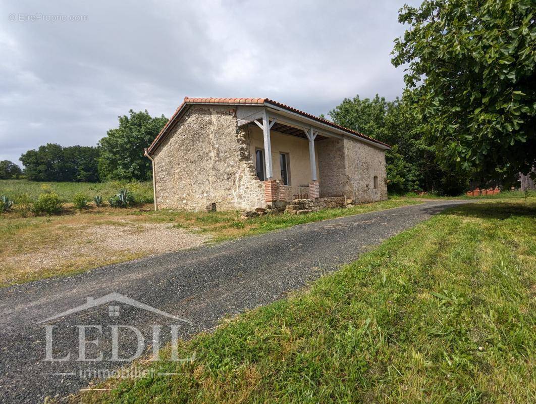 Maison à FREGIMONT