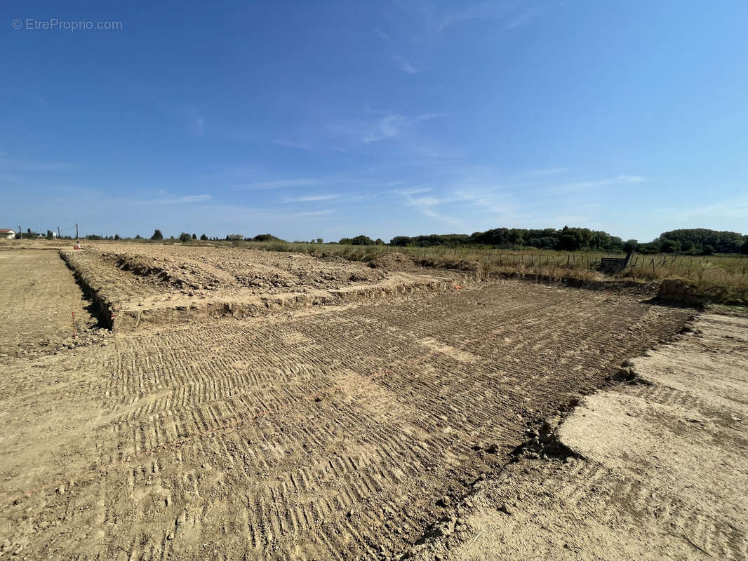 Terrain à GALLARGUES-LE-MONTUEUX