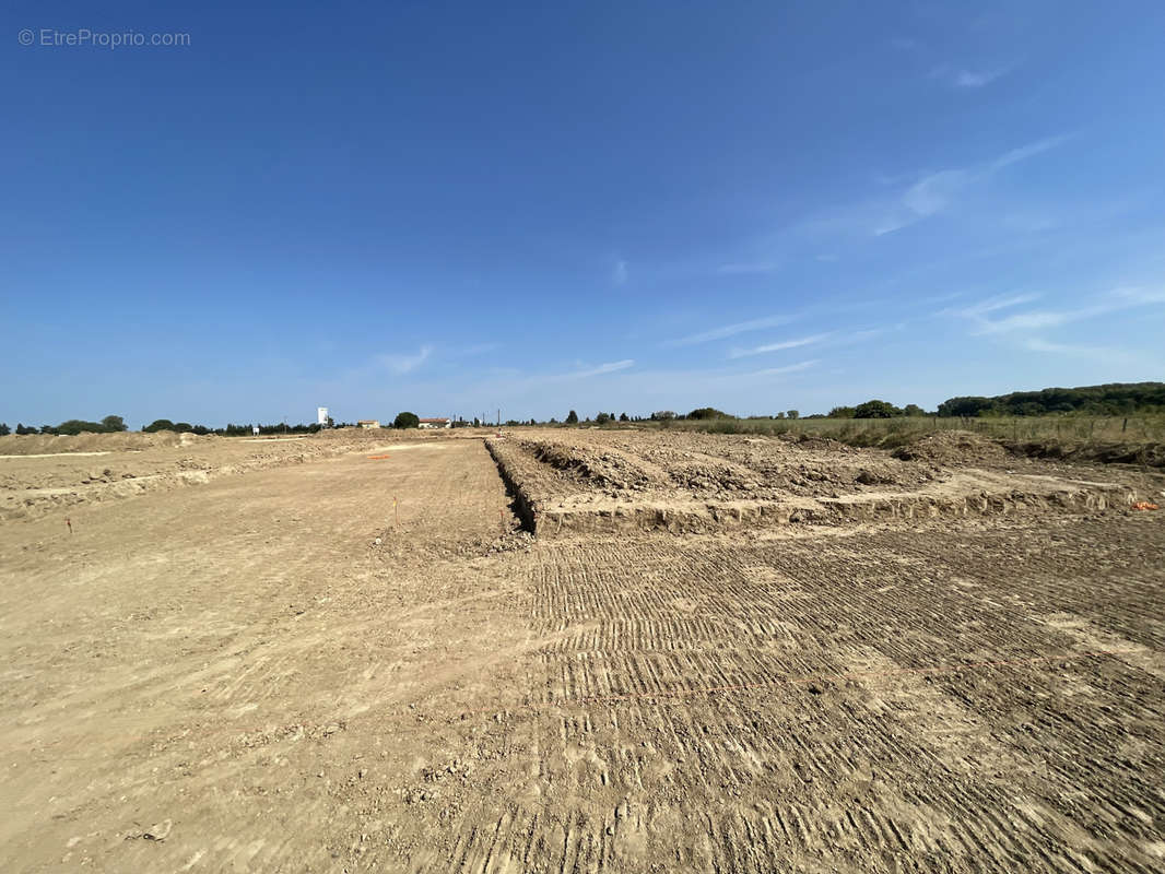 Terrain à GALLARGUES-LE-MONTUEUX