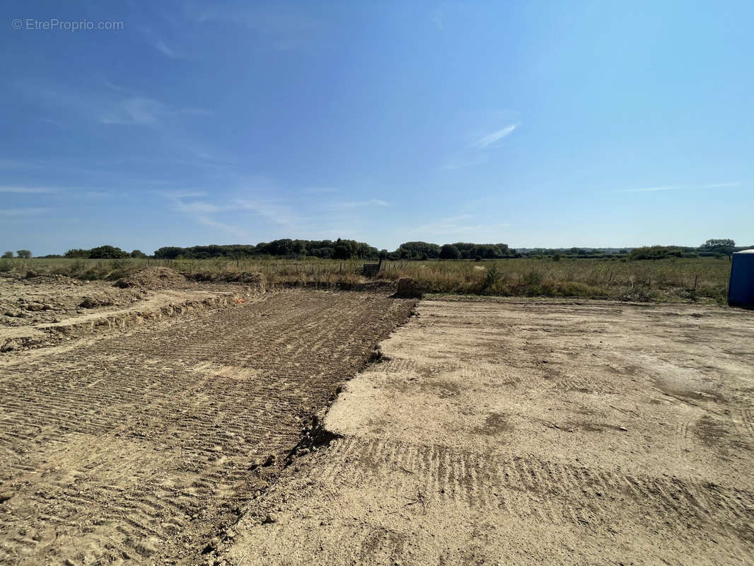 Terrain à GALLARGUES-LE-MONTUEUX