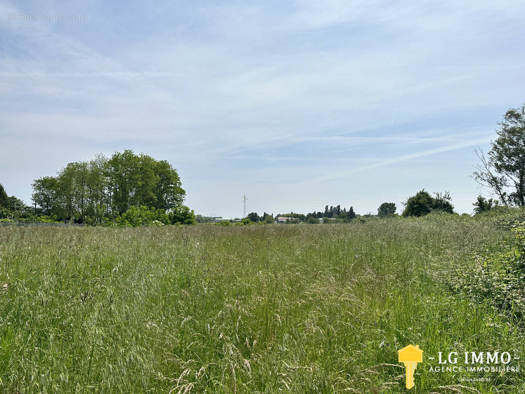 Terrain à BOUTENAC-TOUVENT