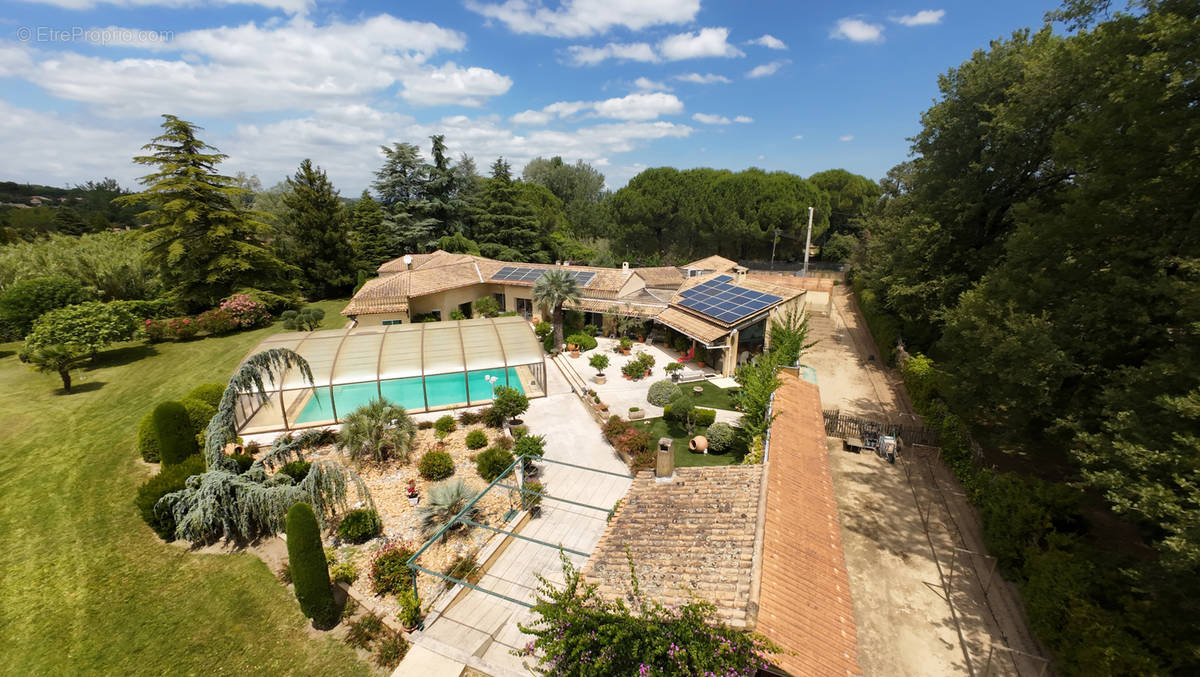 Maison à SAINT-LAURENT-DES-ARBRES