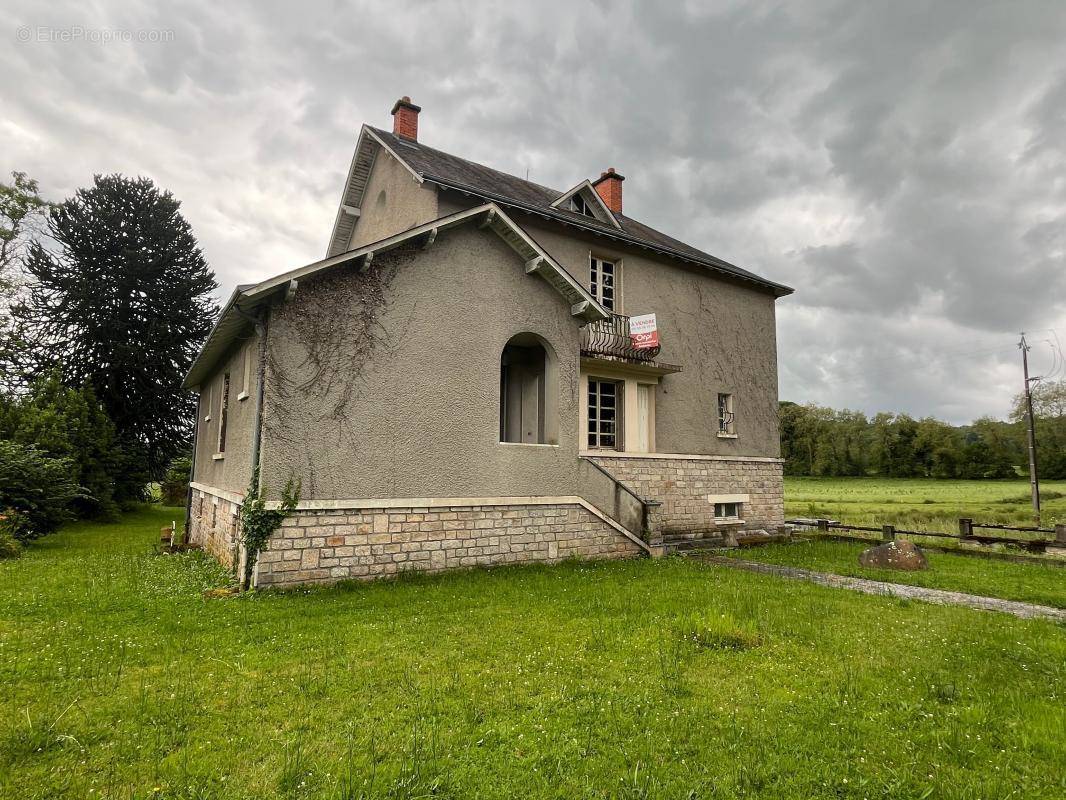 Maison à LA JONCHERE-SAINT-MAURICE