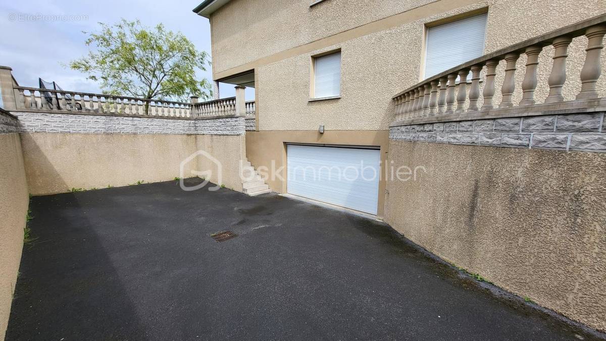 Maison à LE CHATELET-SUR-RETOURNE