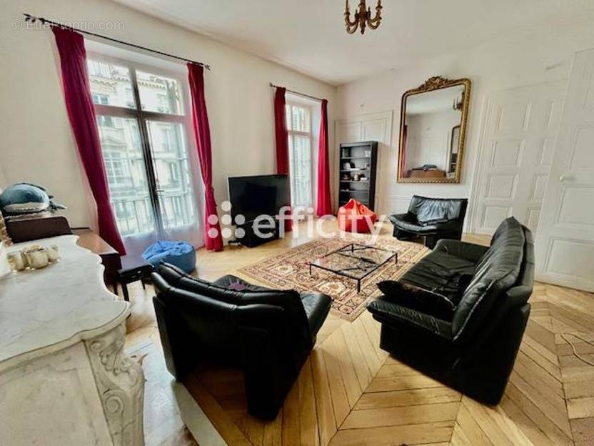 Appartement à PARIS-10E